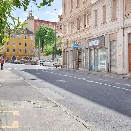 Mihaela - Charme Near The Station * Triest