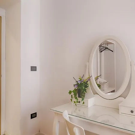 Mihaela - Charme Near The Station *