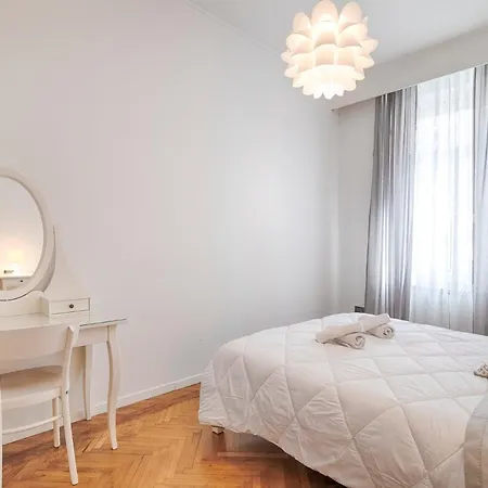 Mihaela - Charme Near The Station Lägenhet