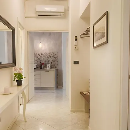 Mihaela - Charme Near The Station Τεργέστη