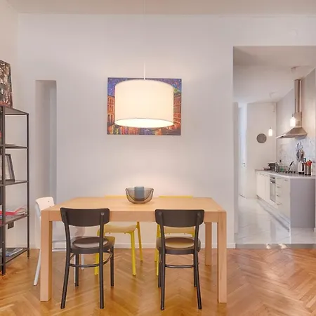 Mihaela - Charme Near The Station